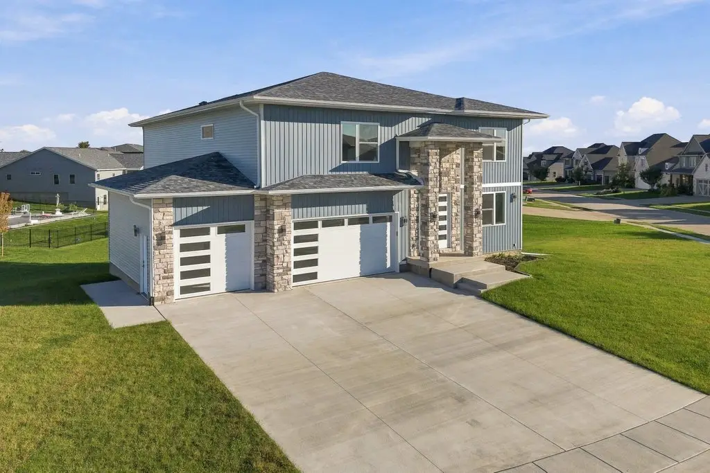 6589 Blackbird Lane, Bettendorf, IA 52722 - #1