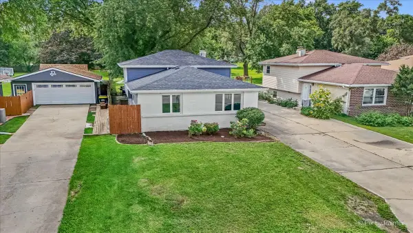 1N542 Goodrich Avenue, Glen Ellyn, IL 60137