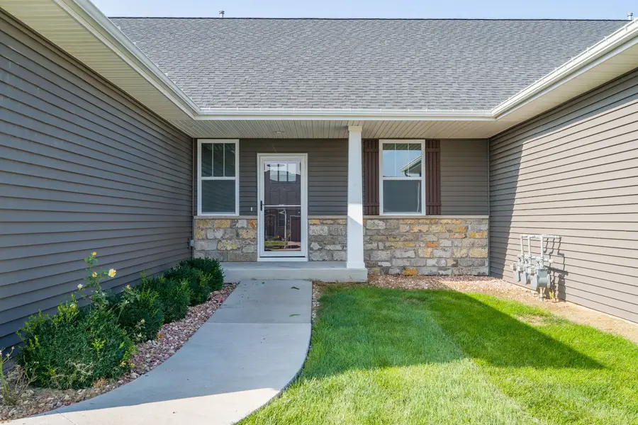 3044 Mary Leigh Drive, Bettendorf, IA 52722 - #2
