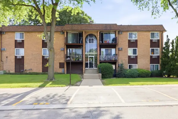 1080 Knoll Lane #107, Hoffman Estates, IL 60169