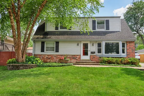 348 Cherrywood Road, Buffalo Grove, IL 60089