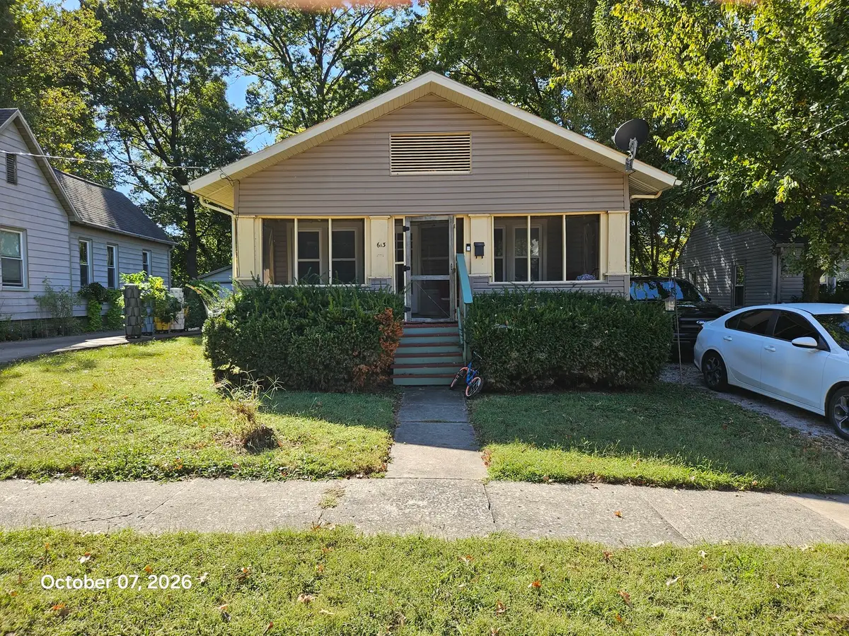 613 W Elm Street, Carbondale, IL 62901 - #1
