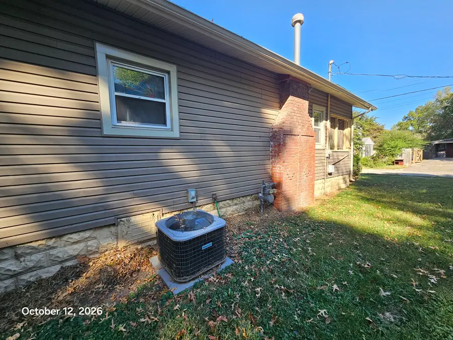 613 W Elm Street, Carbondale, IL 62901 - #3