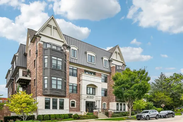 815 Laurel Avenue #106, Highland Park, IL 60035