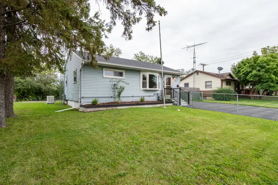 2205 Mohican Road, Waukegan, IL 60087 - #3