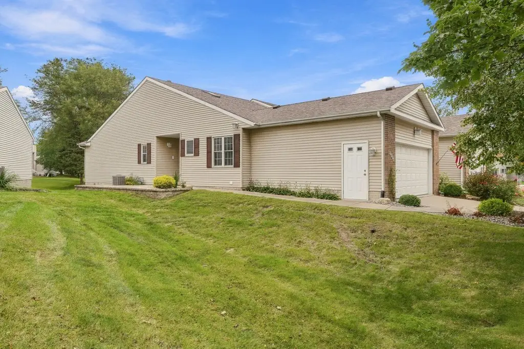 3990 Prairie Lane, Bettendorf, IA 52722 - #1
