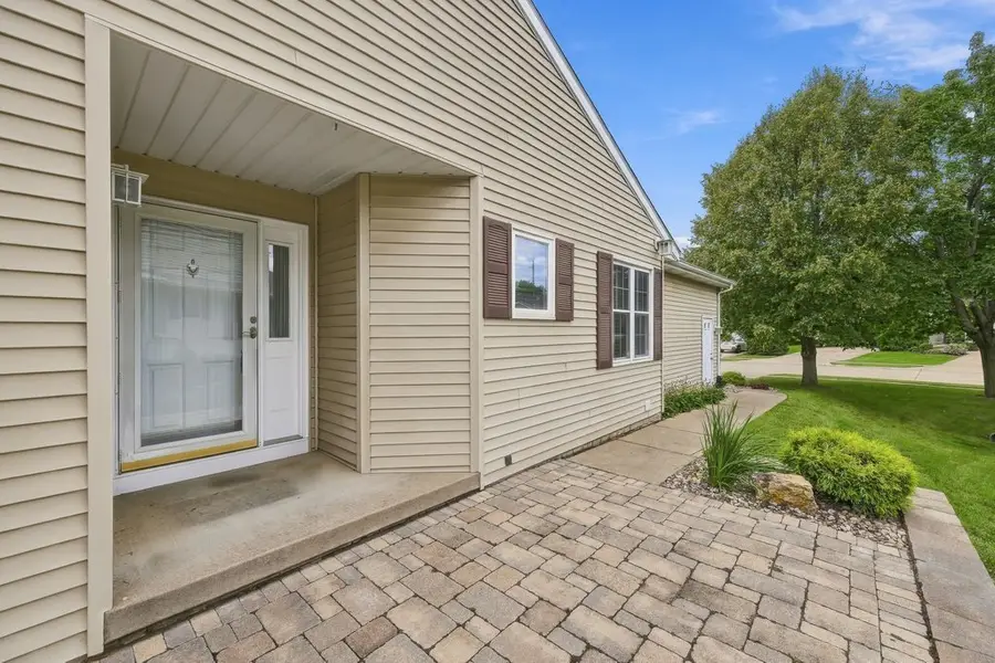 3990 Prairie Lane, Bettendorf, IA 52722 - #3