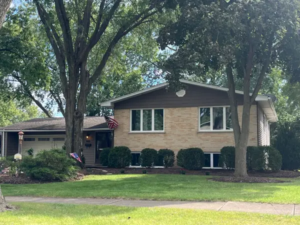 565 Maywood Lane, Lisle, IL 60532
