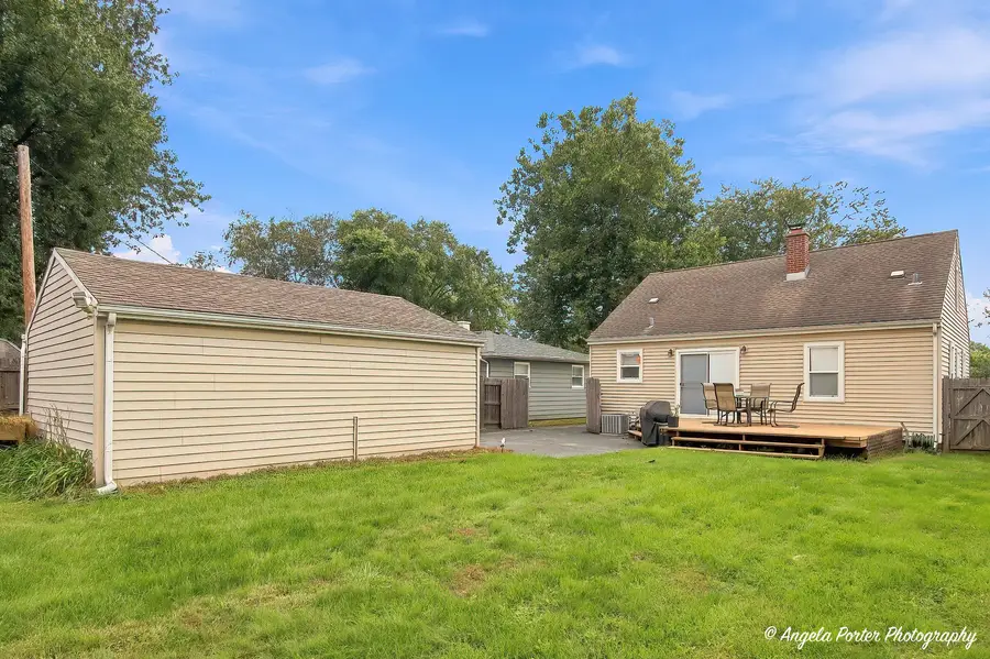 1124 Fulton Avenue, Winthrop Harbor, IL 60096 - #2