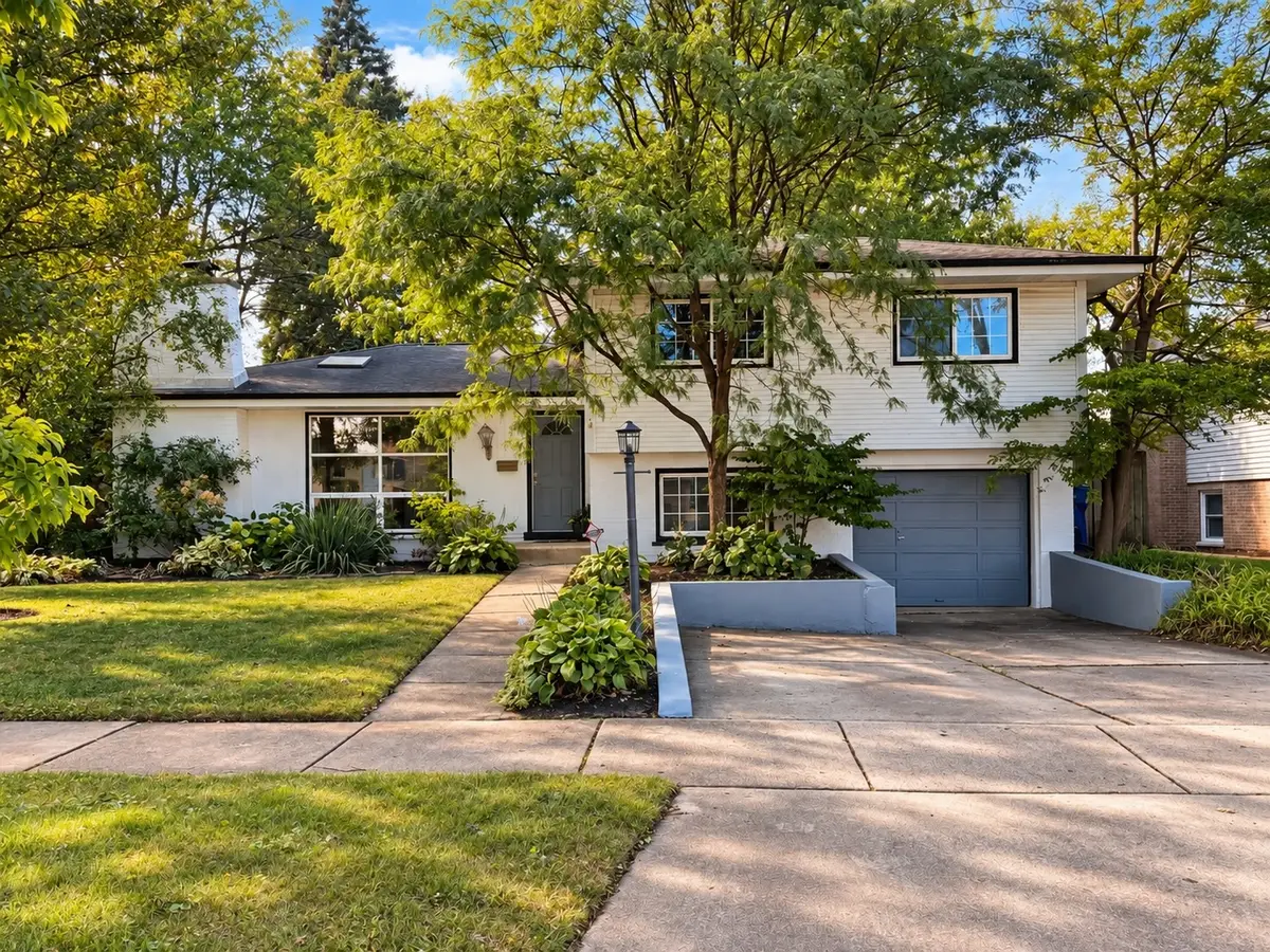 426 Amherst Avenue, Des Plaines, IL 60016 - #1