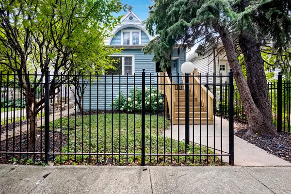 4829 W Hutchinson Street, Chicago, IL 60641