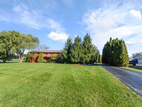 10316 Arabian Trail, Woodstock, IL 60098