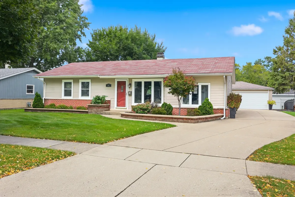 382 Maple Lane, Elk Grove Village, IL 60007 - #1