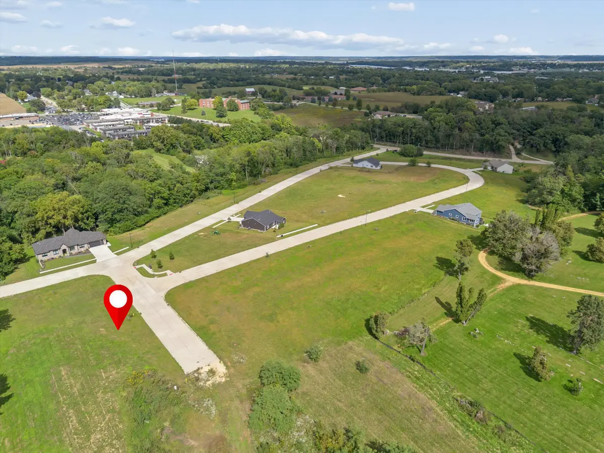 886 Riverstone Court, Clinton, IA 52732 - #1