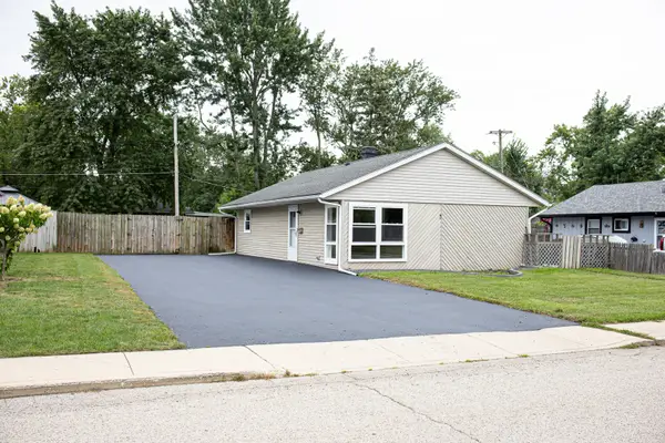 3 Walnut Street, Carpentersville, IL 60110
