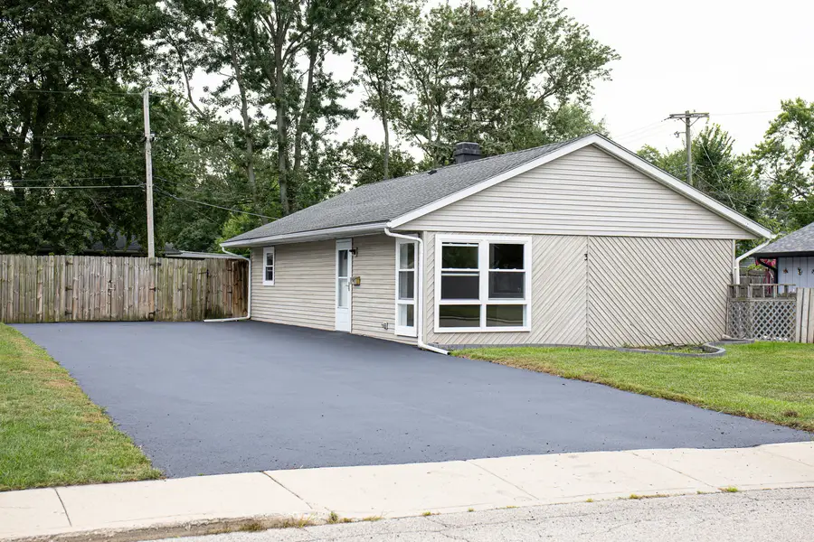 3 Walnut Street, Carpentersville, IL 60110 - #2