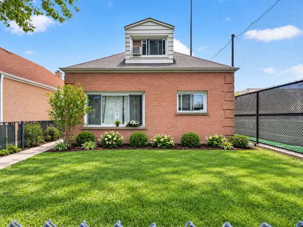 2130 W Highland Avenue, Chicago, IL 60659