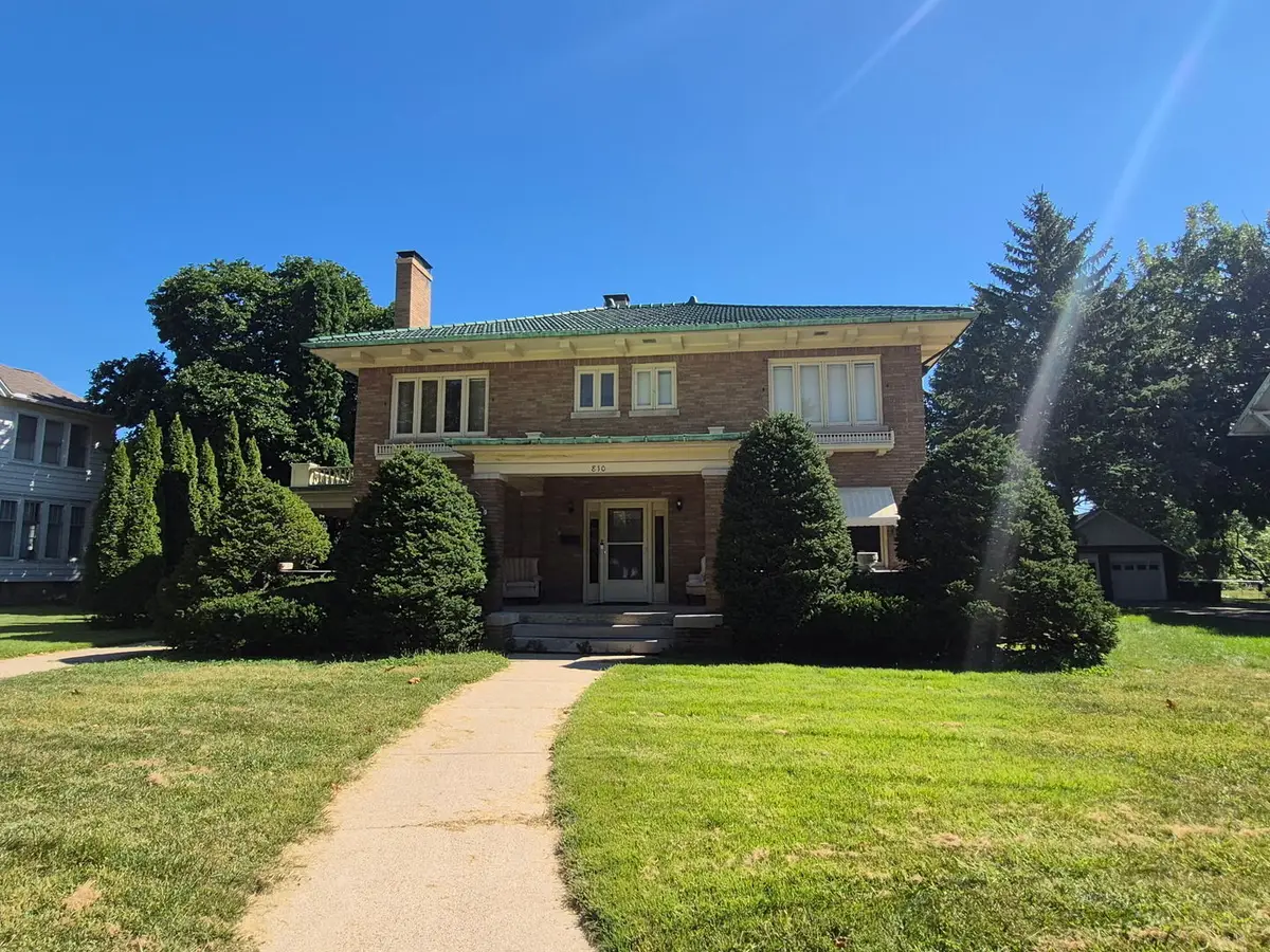810 Locust Street, Sterling, IL 61081 - #1