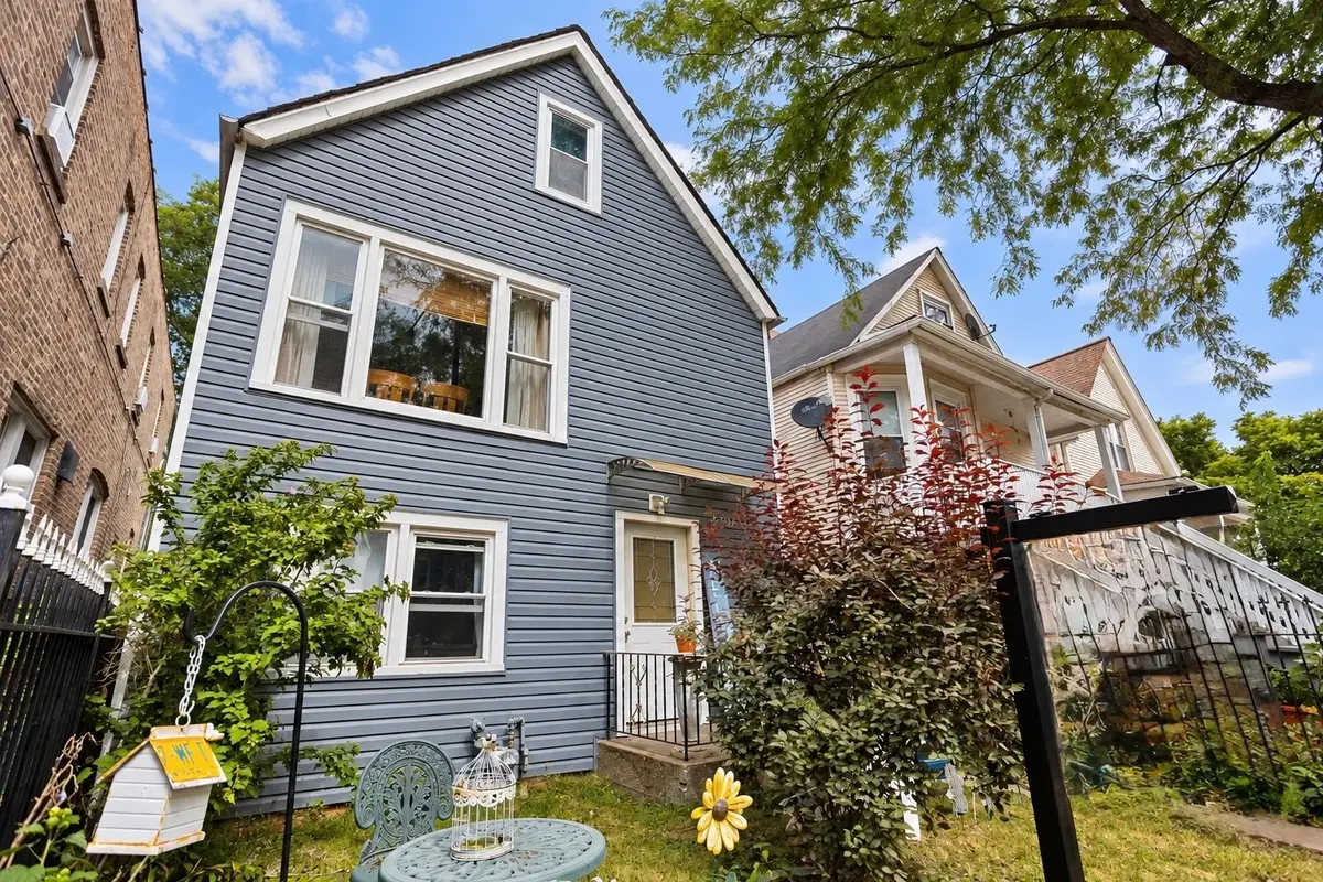 3906 W Montrose Avenue, Chicago, IL 60618 - #1