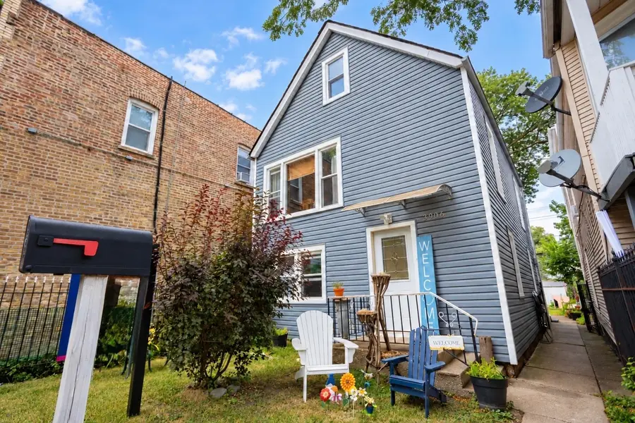 3906 W Montrose Avenue, Chicago, IL 60618 - #2