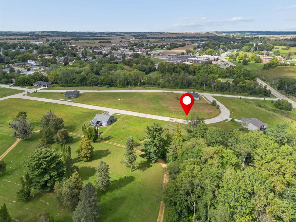 912 Riverstone Road, Clinton, IA 52732 - #1