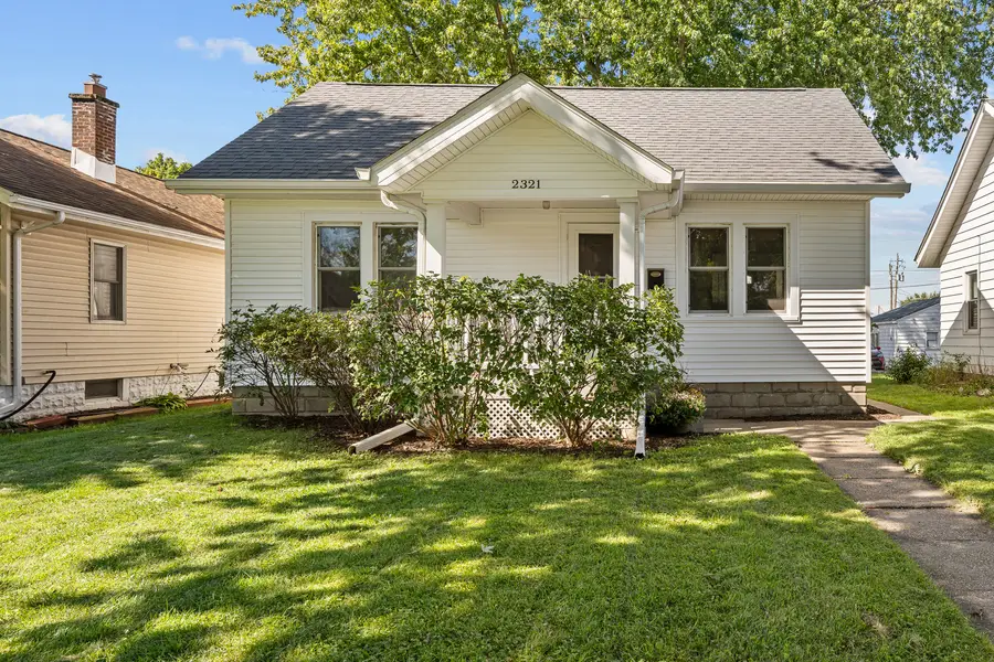 2321 30th Street, Moline, IL 61265 - #2