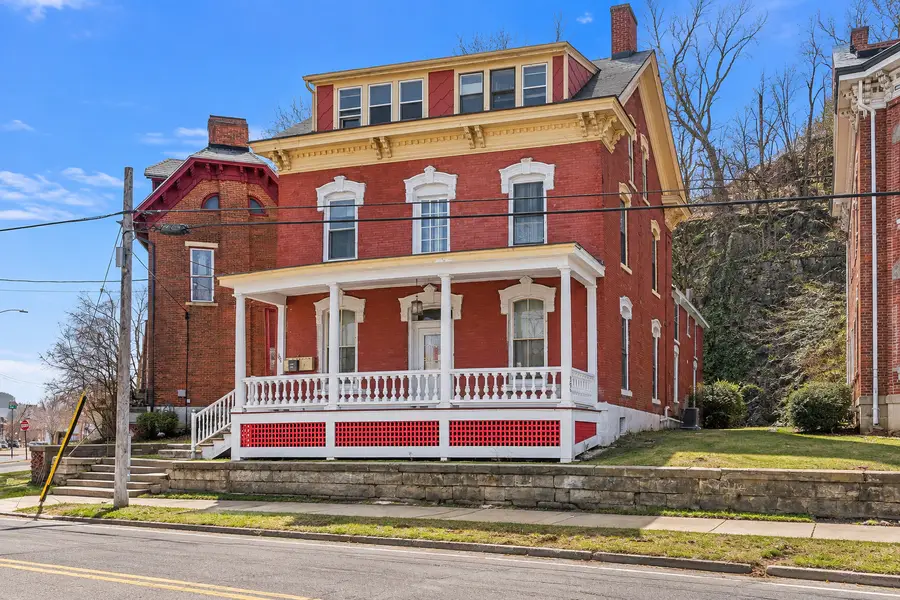 306 W Locust Street, Dubuque, IA 52001 - #2