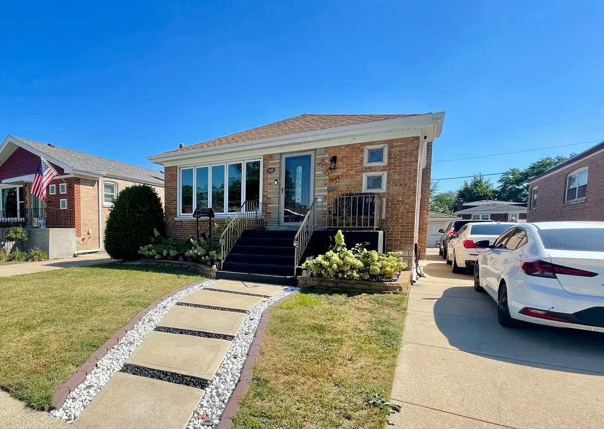 9133 S Hamlin Avenue, Evergreen Park, IL 60805 - #1
