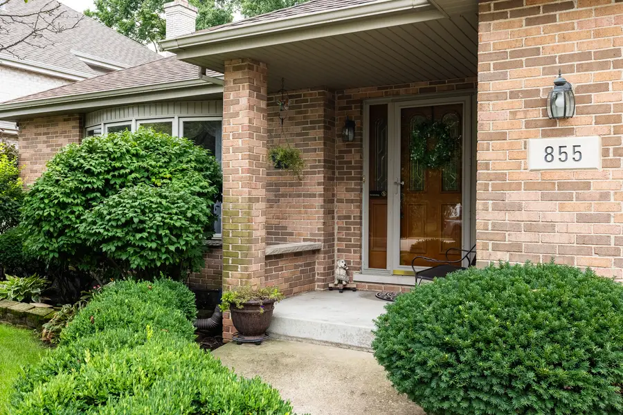 855 63rd Street, La Grange Highlands, IL 60525 - #2