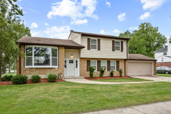 1505 E Michele Drive, Palatine, IL 60074