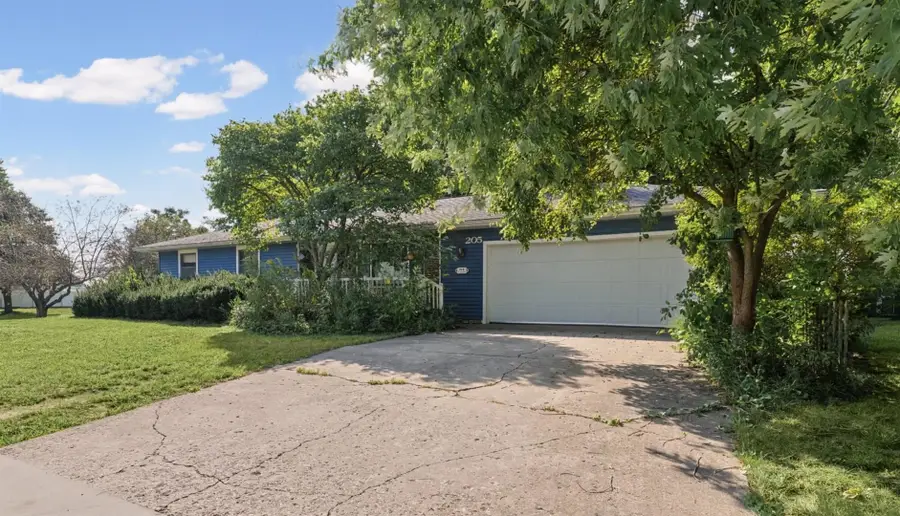 205 E Evergreen Drive, Saint Joseph, IL 61873 - #3