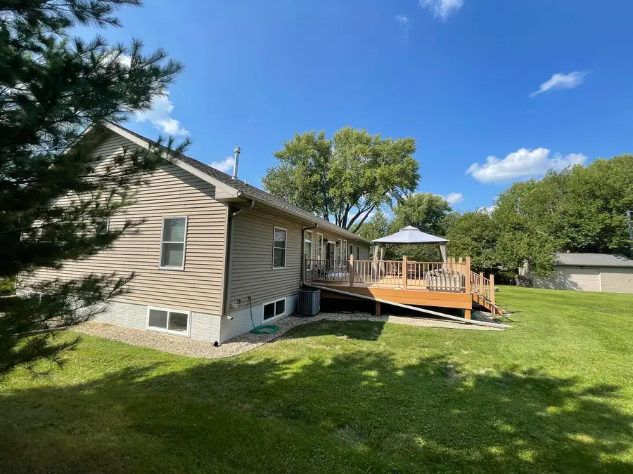 1906 Avenue D, Sterling, IL 61081 - #3