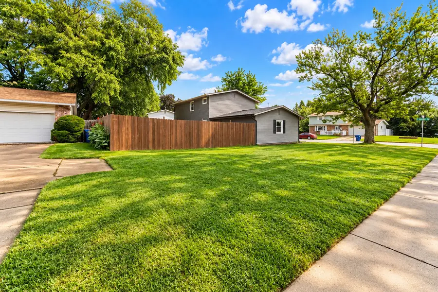 2822 S Hampton Drive, Bettendorf, IA 52722 - #2