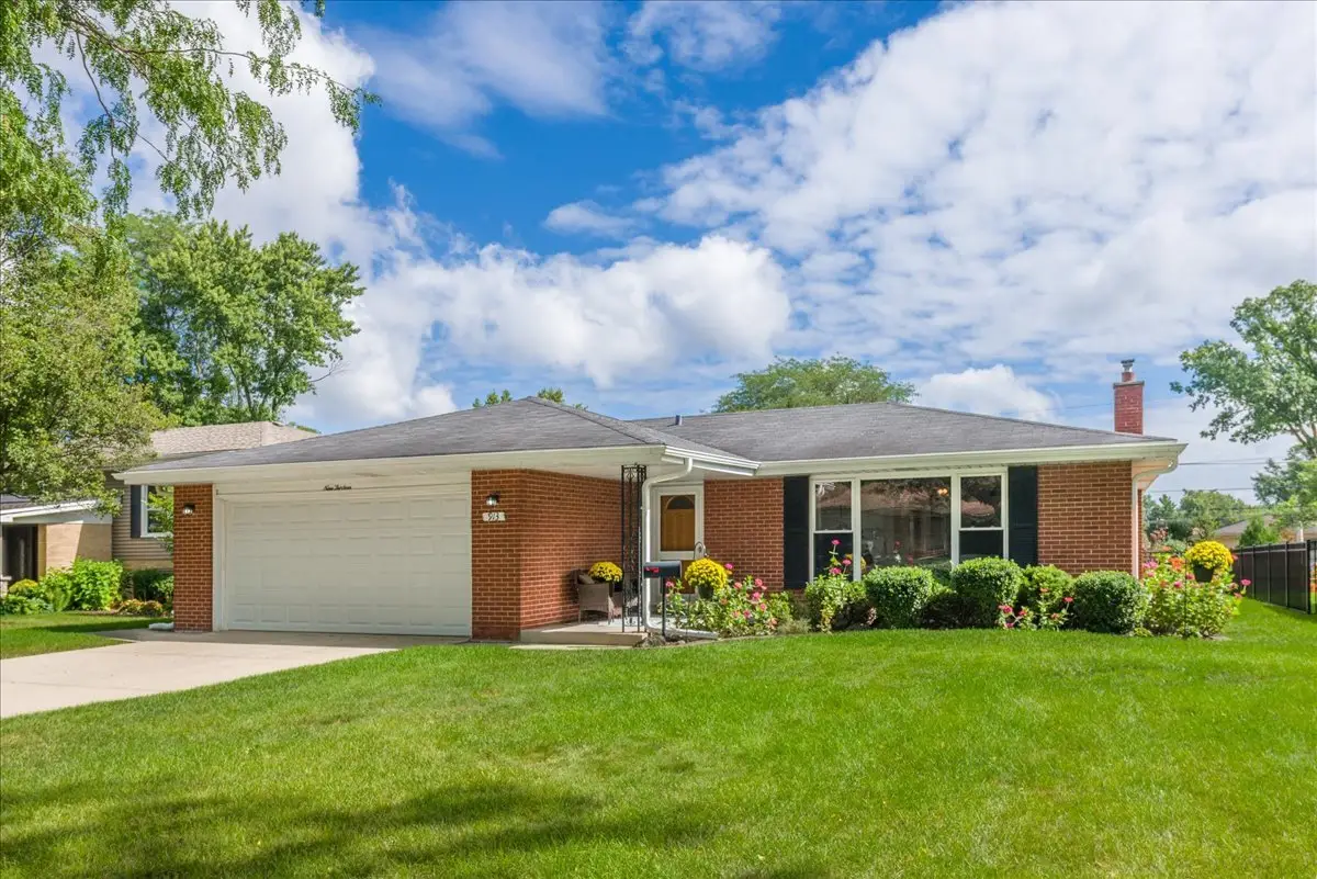 913 S Lancaster Street, Mount Prospect, IL 60056 - #1