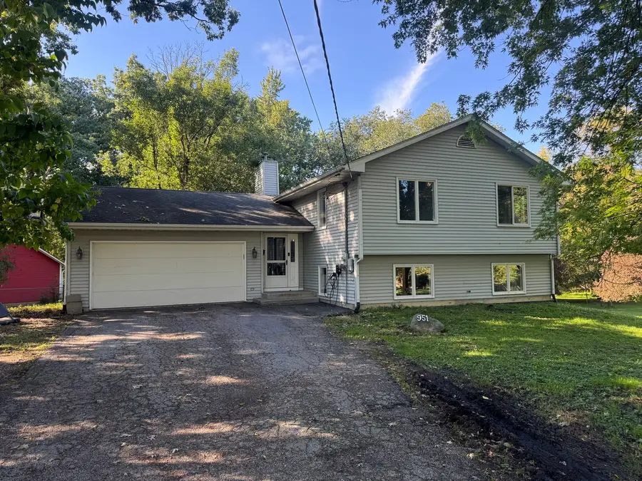 951 Irving Avenue, Woodstock, IL 60098 - #2
