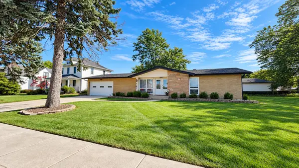 141 W Army Trail Boulevard, Addison, IL 60101