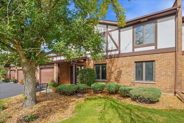 9810 Mill Drive W #E1, Palos Park, IL 60464