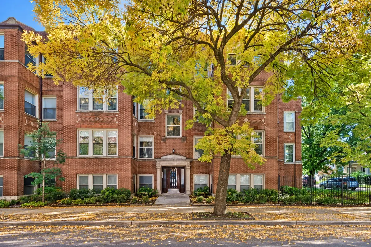 3725 W Byron Street #3, Chicago, IL 60618 - #1