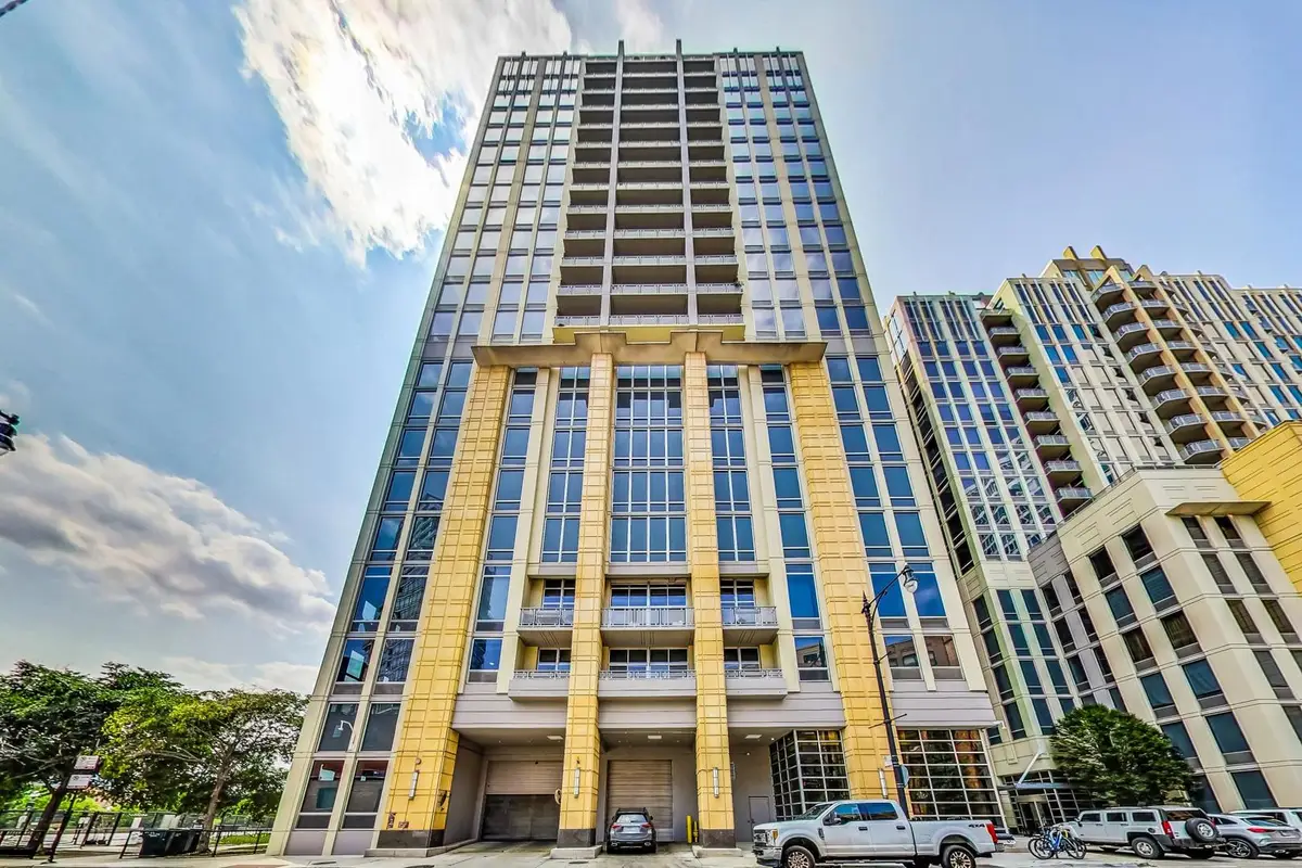 700 N Larrabee Street #GU-68, Chicago, IL 60654 - #1