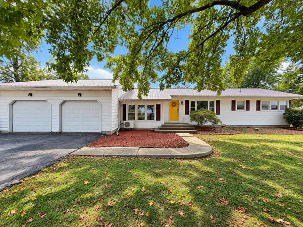 205 W Hoffman Street, Irvington, IL 62848