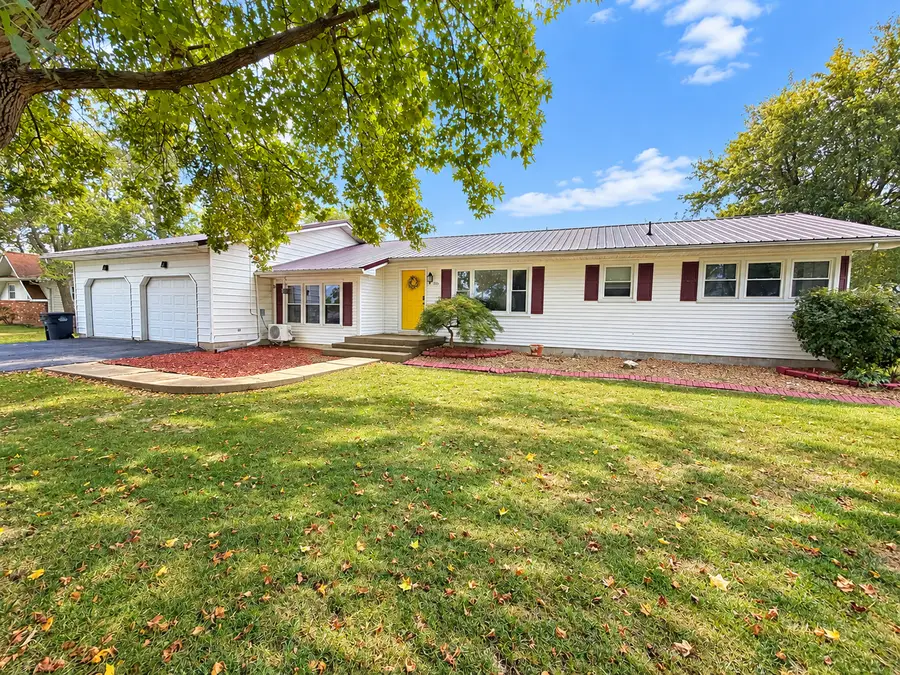 205 W Hoffman Street, Irvington, IL 62848 - #3