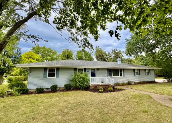 1009 College Street, Henry, IL 61537