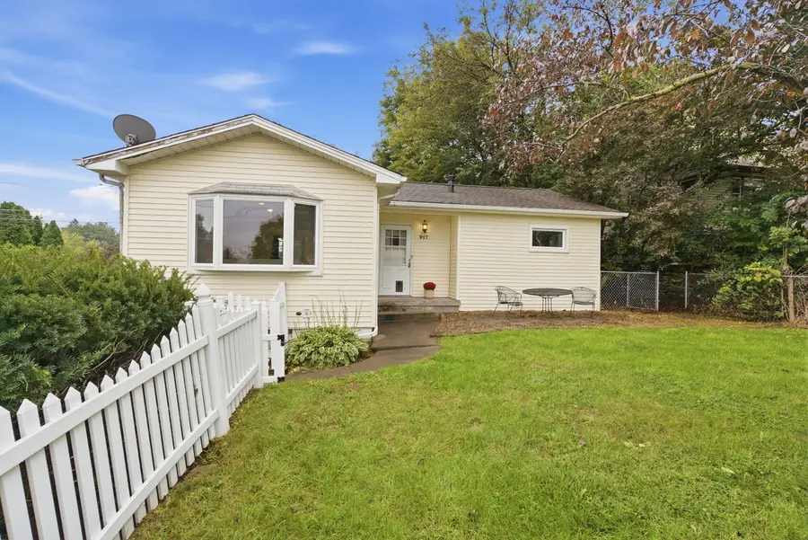 917 W Central Park Avenue, Davenport, IA 52804 - #2