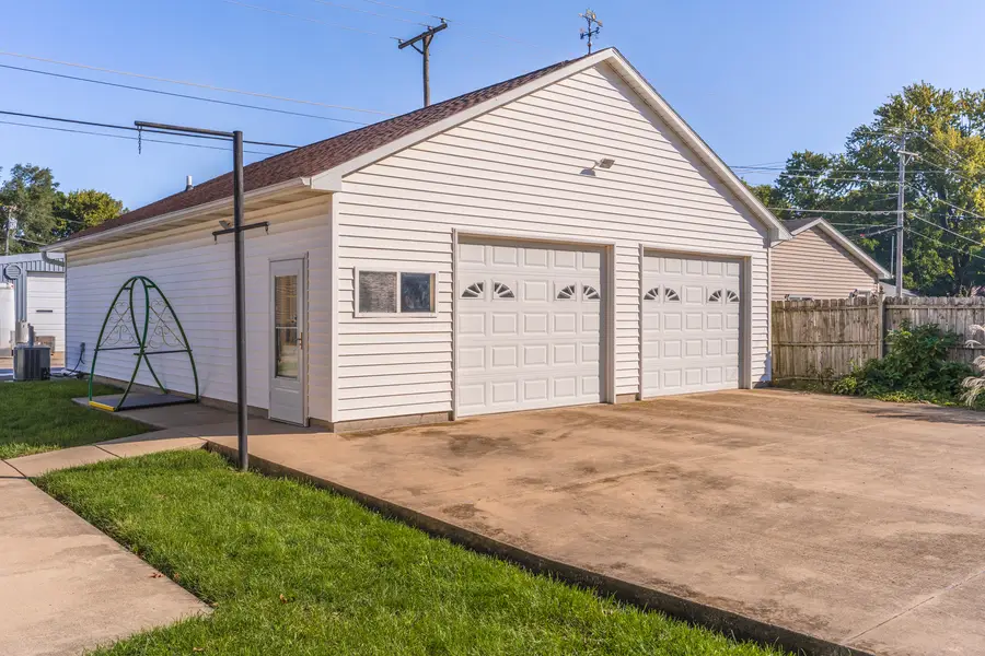 715 W Grant Avenue, Pontiac, IL 61764 - #3
