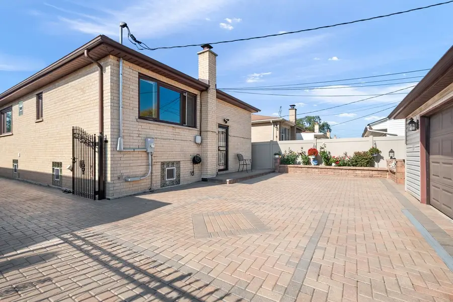 4933 N Sayre Avenue, Chicago, IL 60656 - #3