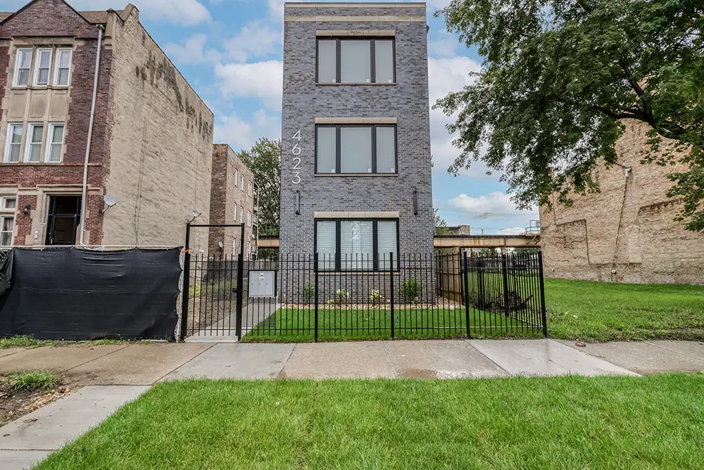 4623 S Prairie Avenue, Chicago, IL 60653 - #1