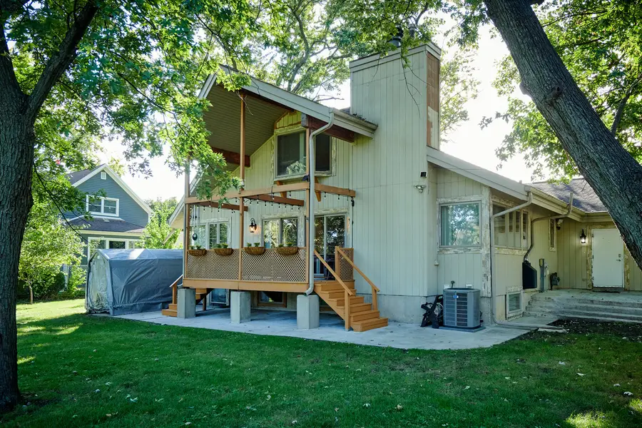9041 Delphia Avenue, Des Plaines, IL 60016 - #2