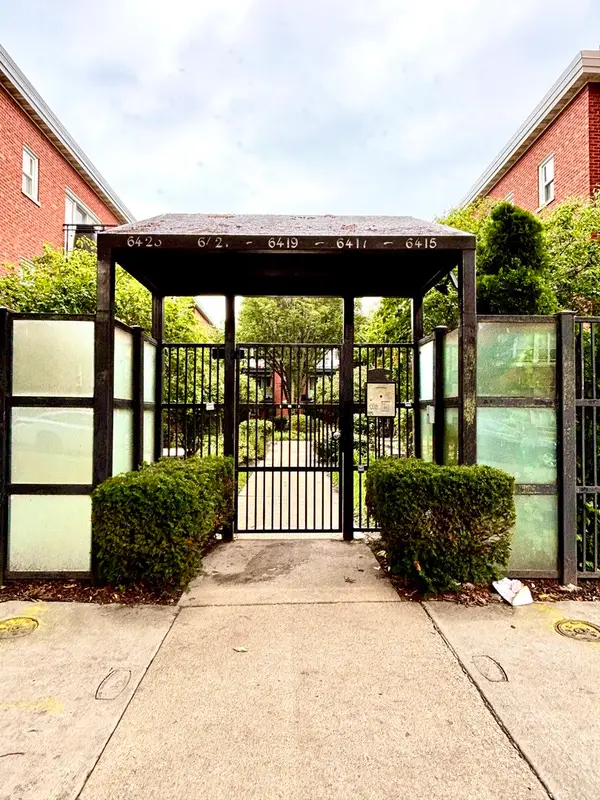 6423 N Damen Avenue #3W, Chicago, IL 60645
