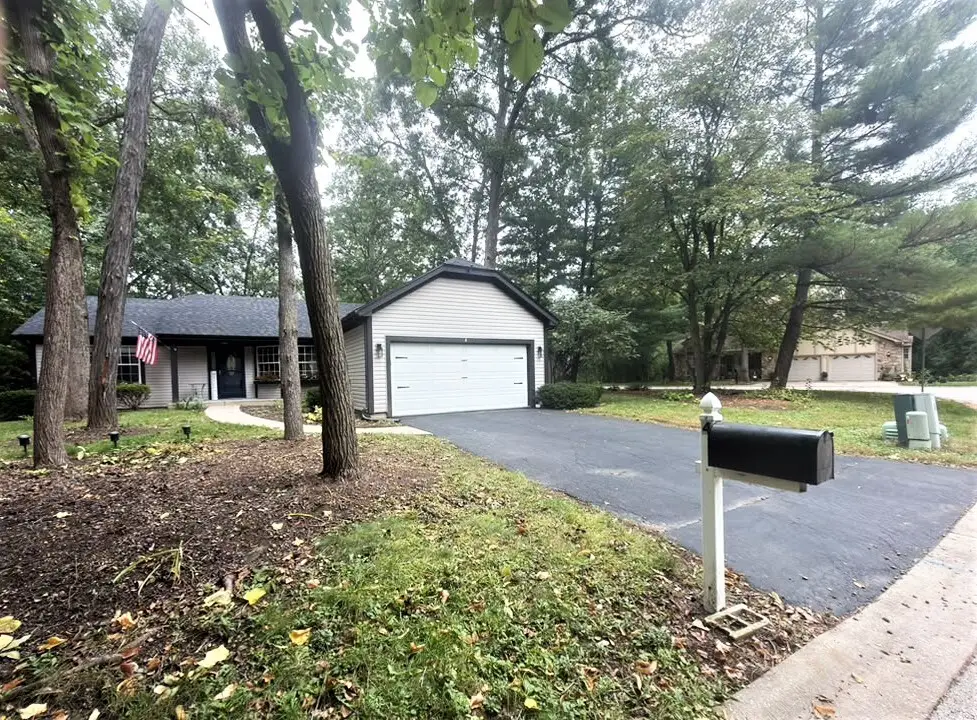 4 Dartmouth Court, Streamwood, IL 60107 - #1