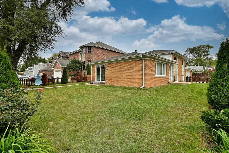 8033 Long Avenue, Burbank, IL 60459 - #2